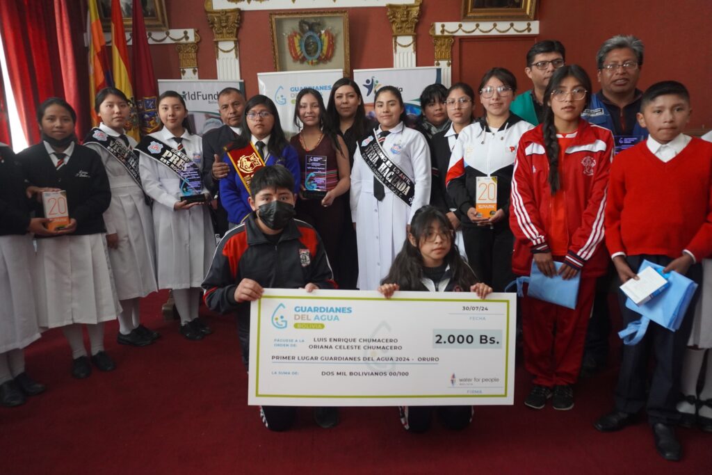 “Guardianes del Agua: Oruro celebra el talento y la conciencia ambiental de sus estudiantes”